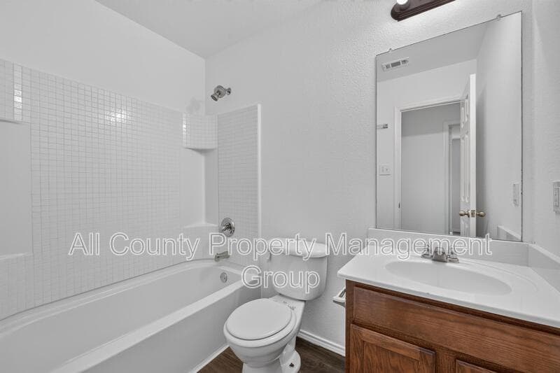 Fort Worth House: 320 Chalkstone Drive
