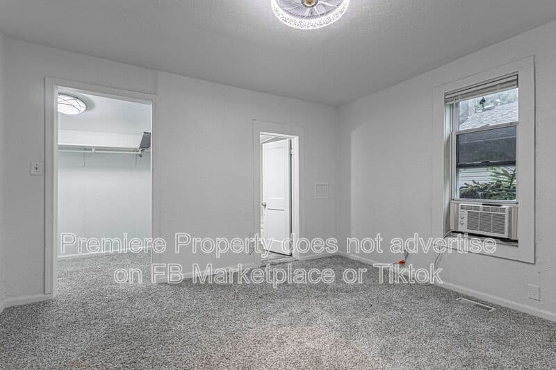 Independence House: 145 E Farmer St