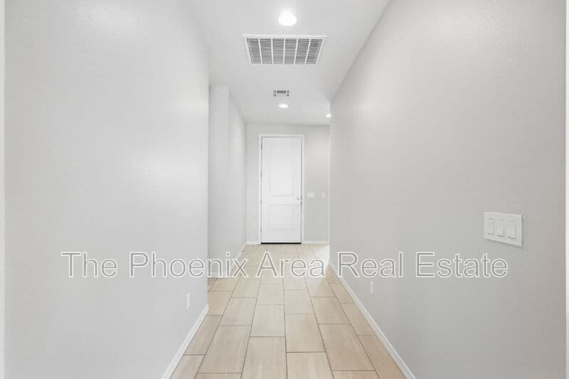 Maricopa House: 35786 W Santa Monica Ave