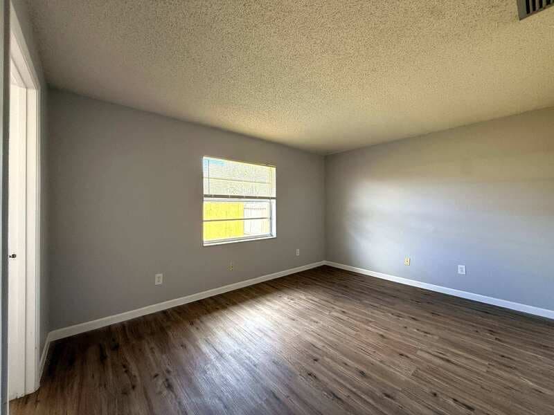 Brandon Condo: 3202 Bloomingdale Villas Court -3202