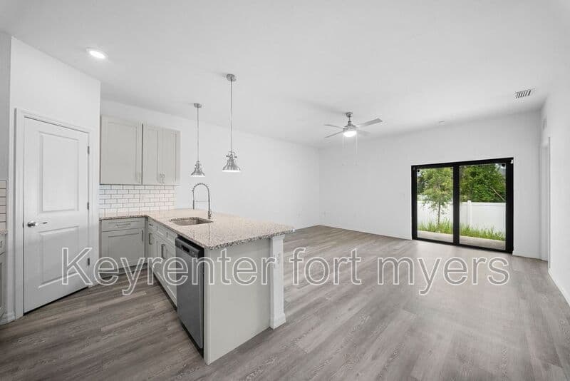 Lehigh Acres House: 4716 29th St SW
