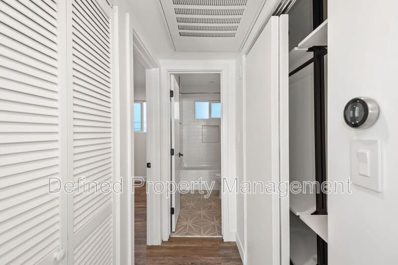 Los Angeles Condo: 1563 Gordon Street