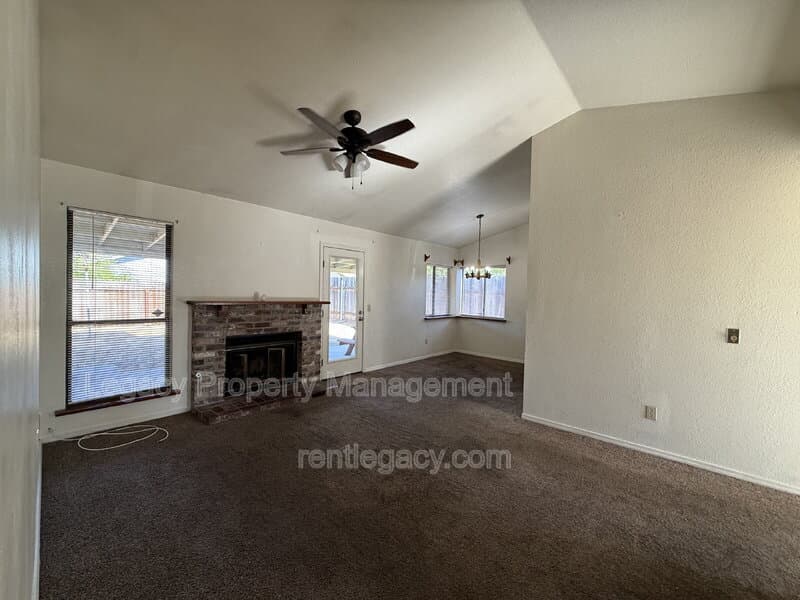 Sacramento House: 10 Gertz Ct
