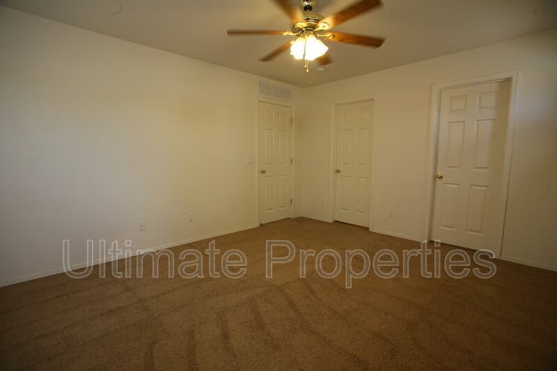 Surprise House: 17476 W Ventura St
