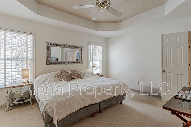 Greer House: 209 Birchleaf Ln