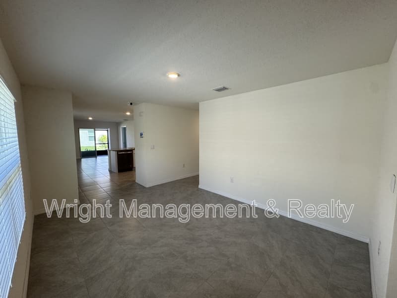 Wimauma House: 5586 Logan Cave Avenue
