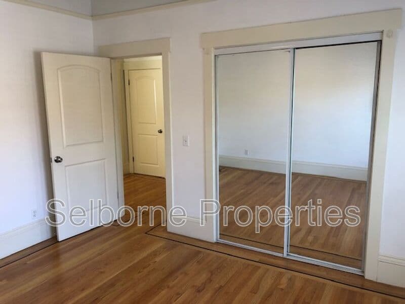 Oakland House: 937 International Blvd