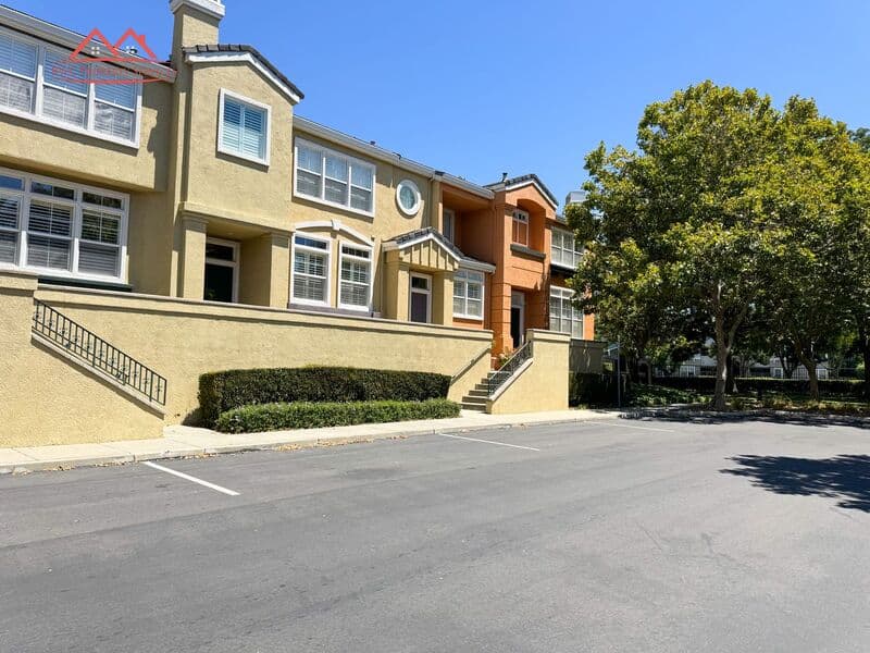 Fremont House: 3634 Fitzsimmons Cmn