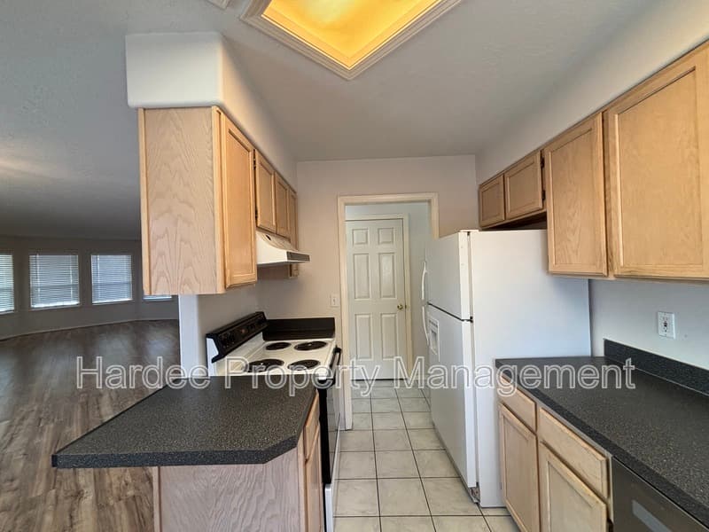 Boise House: 688 S Gamay Ln