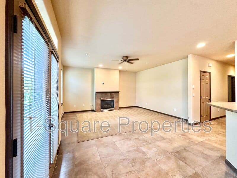 Bothell House: 9505 NE 180th St