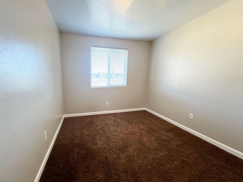 Springfield Townhome: 782 North Cloverleaf Loop