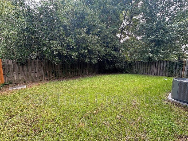 North Charleston House: 7794 McKnight Dr