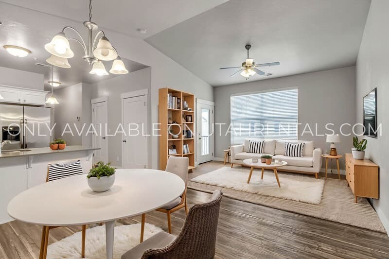 Vineyard Condo: 42 W Silver Springs Dr