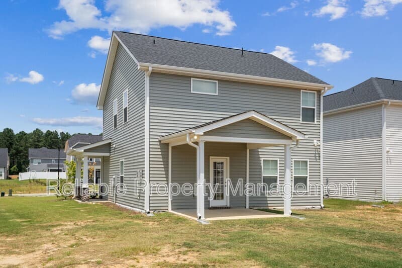 Clayton House: 102 Wicklow Ct