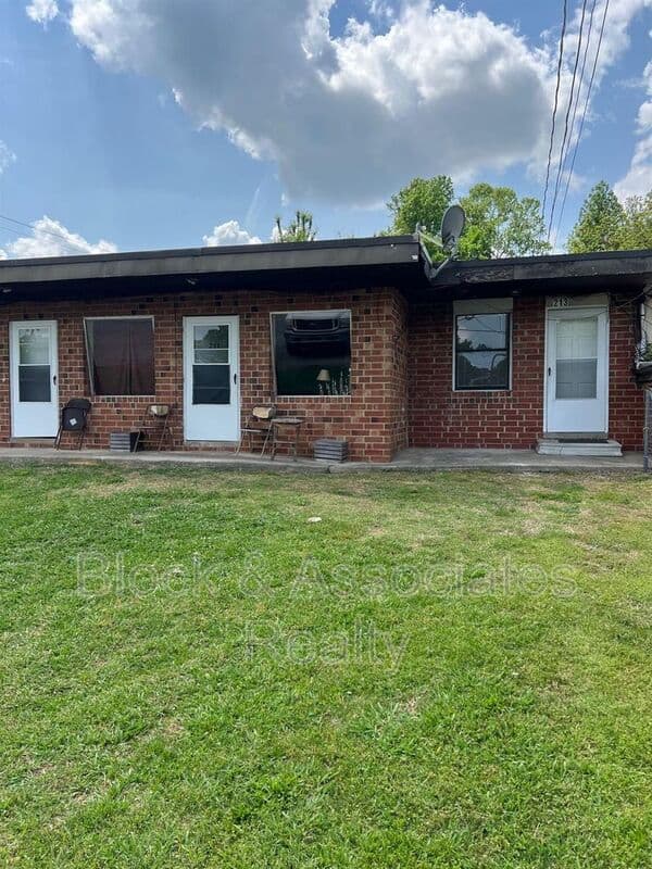 Archdale House: 213 Baker Rd