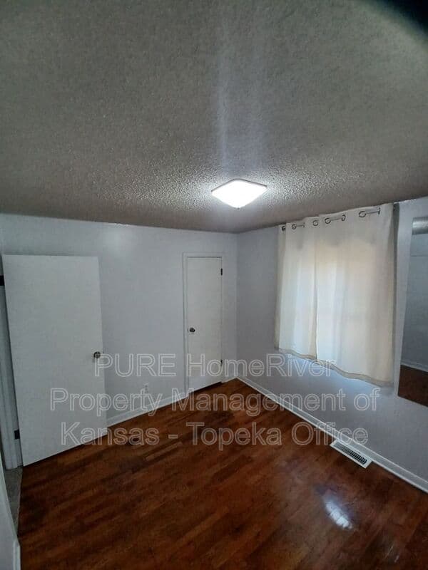 Topeka House: 4227 SW Drury Lane