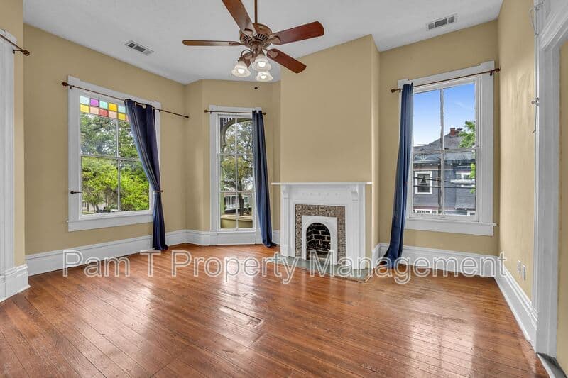 Savannah House: 201 W 37th St