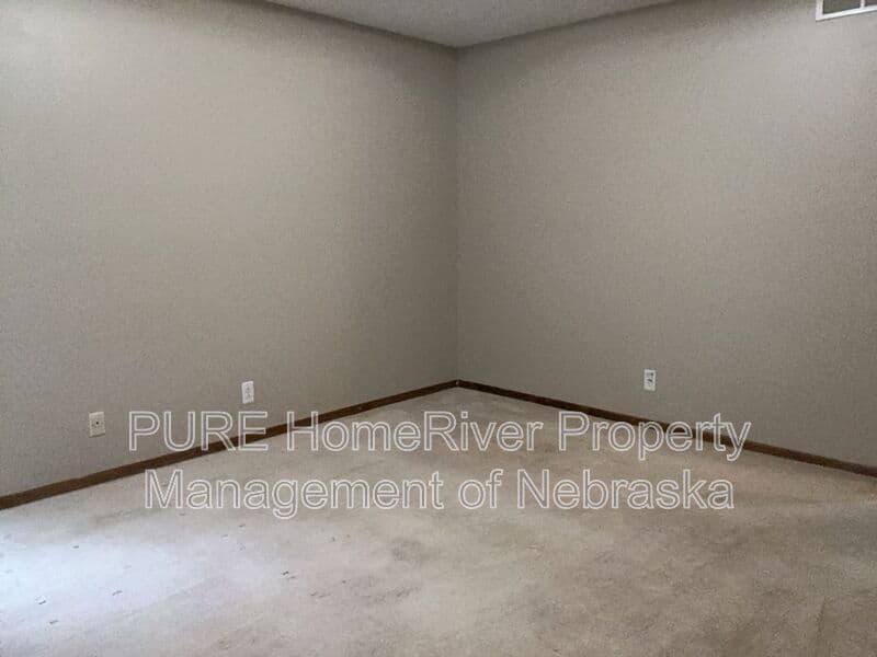 Ralston House: 6723 Woodbine Cir