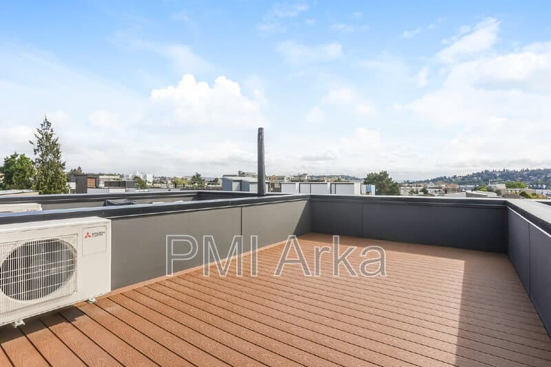 Seattle Townhome: 2441 NW 61st St