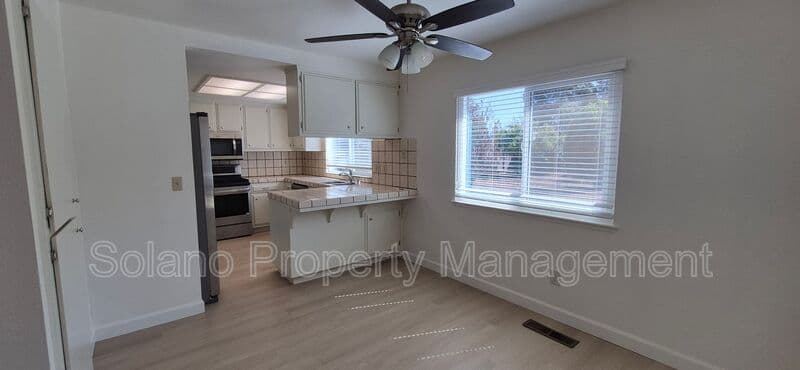 Fairfield House: 5023 Oakbrook Cir