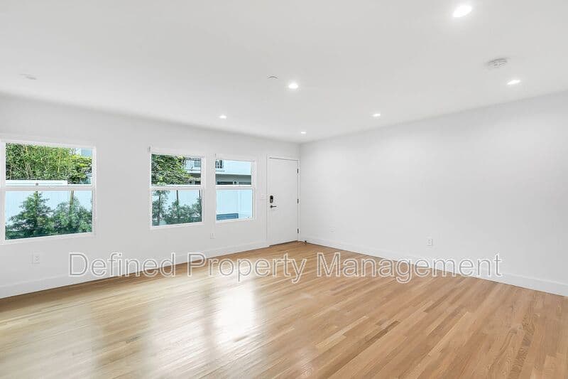 Santa Monica Condo: 1022 Pacific St