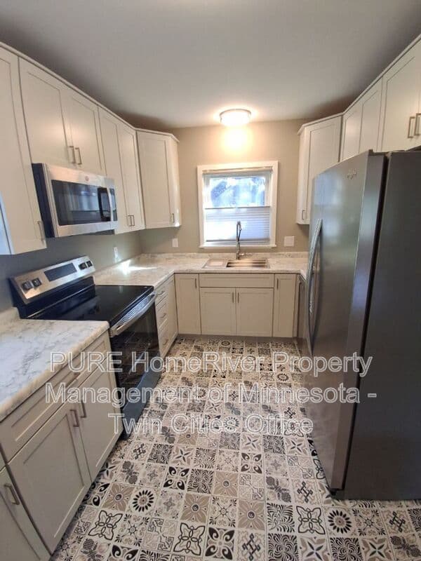 Hugo Condo: 5557 146th St N