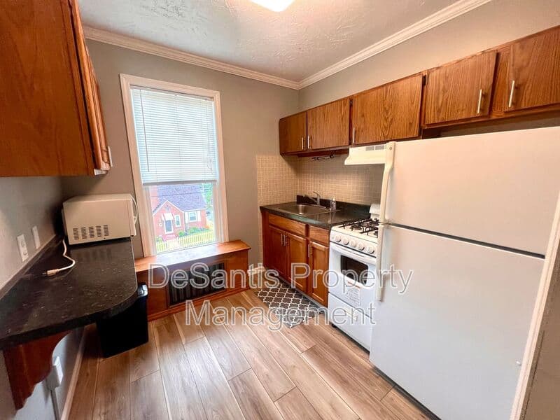 Ingram Condo: 1632 E Steuben Street