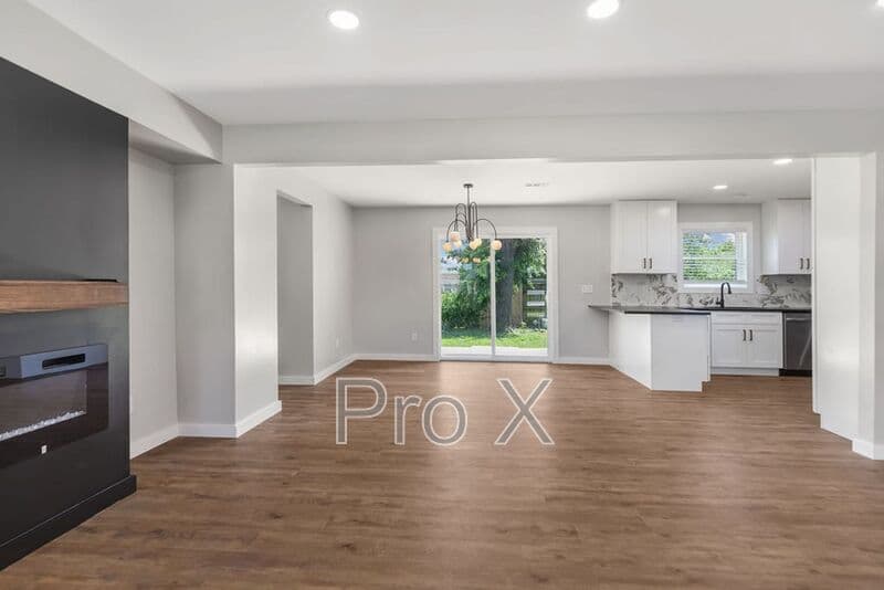 Bentonville House: 809 Carson Drive