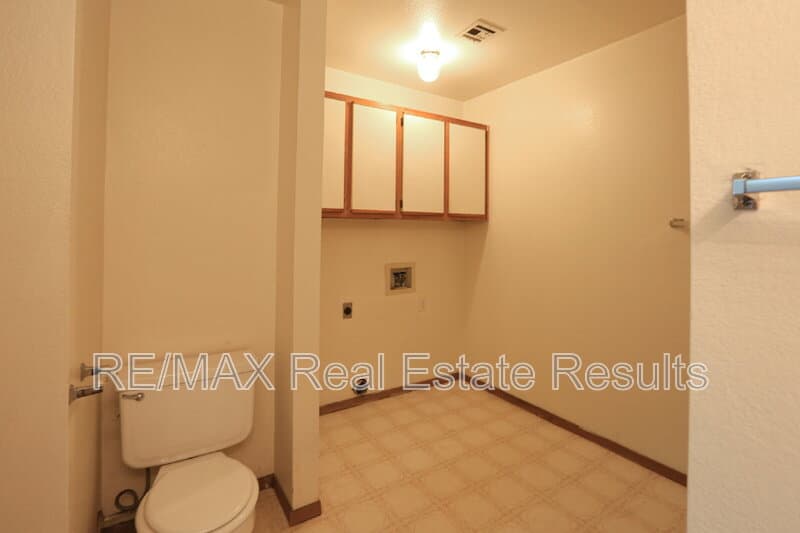Rogers Condo: 2223 W Roselawn St