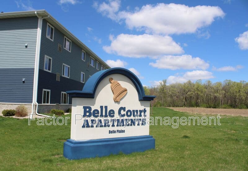 Belle Plaine Apartment: 561 Elk Street South