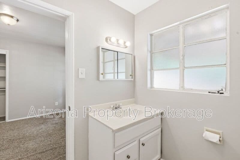 Phoenix House: 4640 E. Oak St.