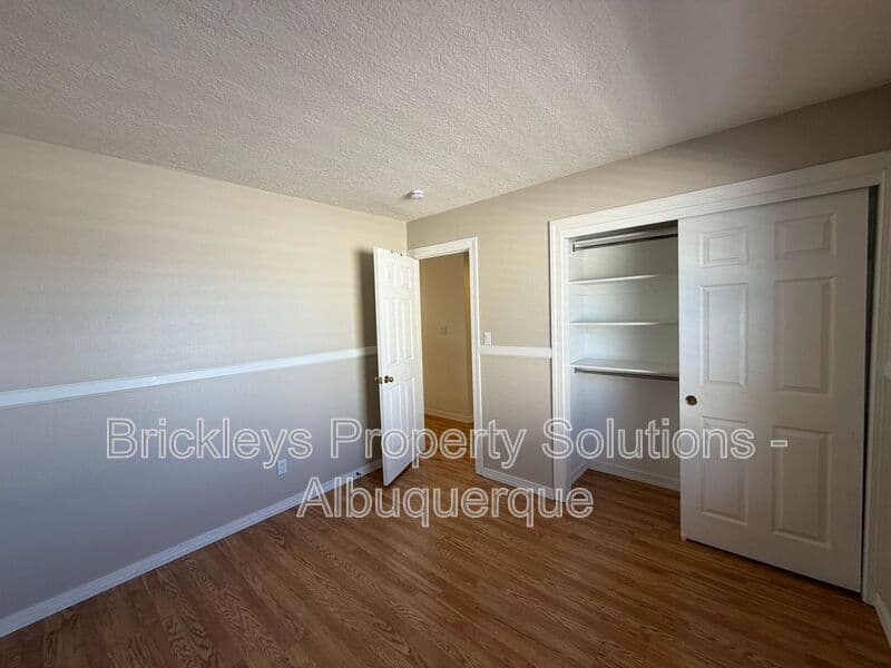 Albuquerque House: 6517 Glen Oak NE