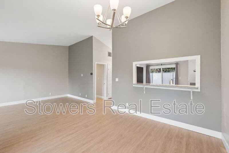 Martinez Townhome: 1463 Ashwood Dr