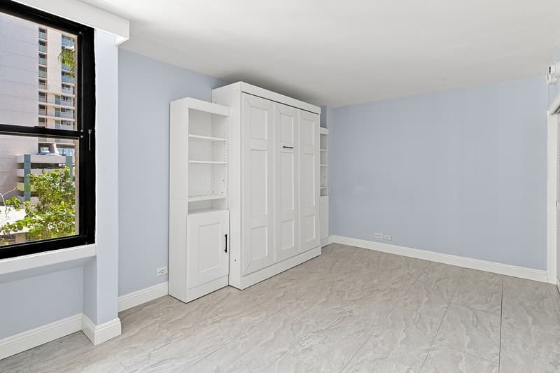 Honolulu Condo: 2215 Aloha Drive #4J