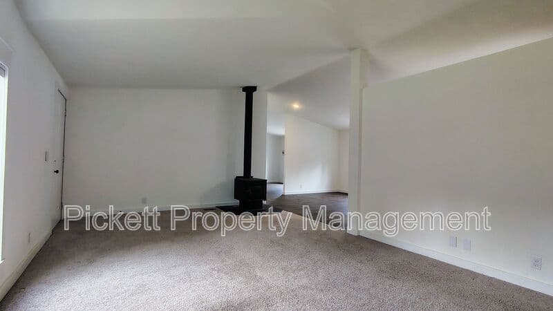 Port Orchard House: 11438 SE Regatta View Ln