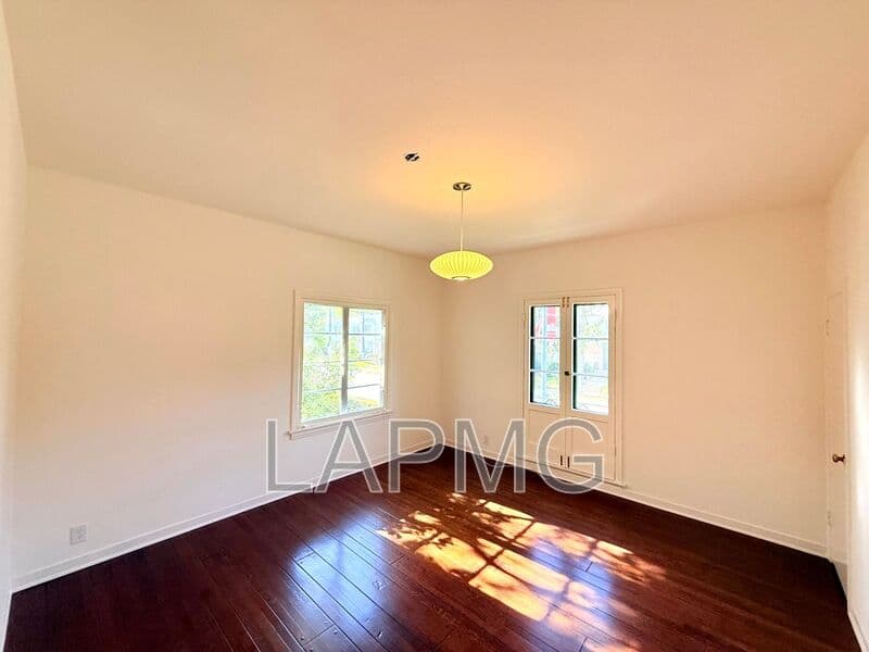 Los Angeles House: 7660 Hollywood Boulevard