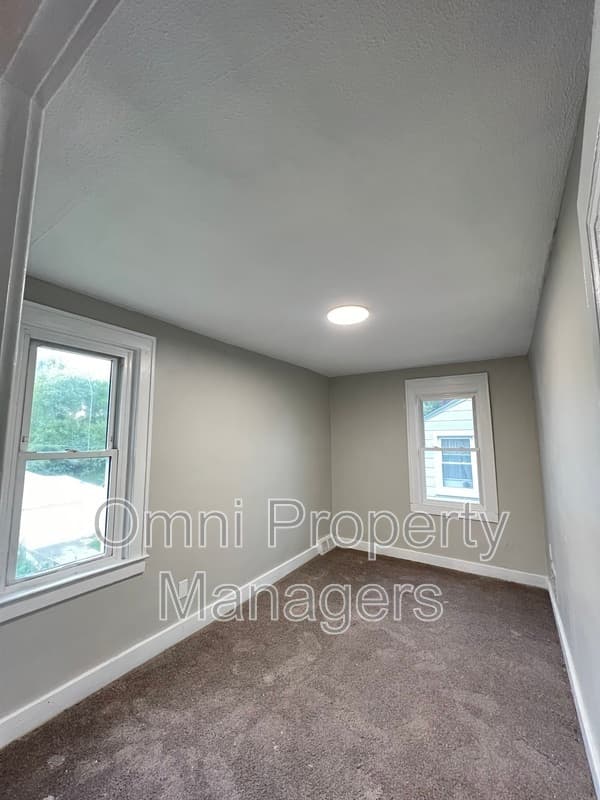 Detroit House: 19241 Moenart St
