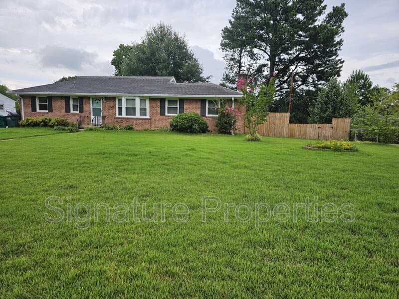Henrico House: 9302 Huron Ave