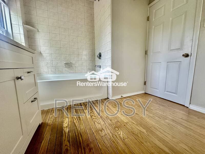 Des Moines Condo: 2300 Beaver Ave