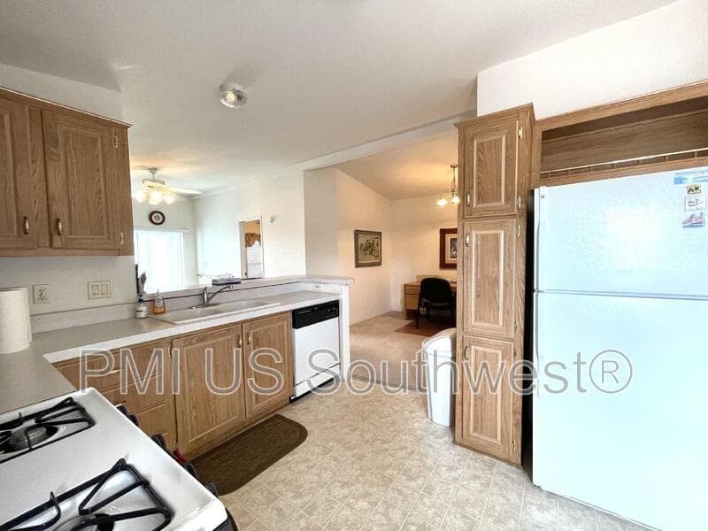 Bullhead City House: 2350 Adobe Rd