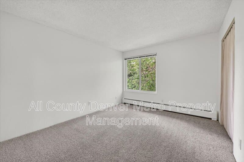 Golden Condo: 1400 Golden Circle
