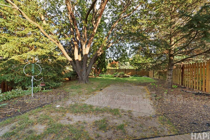 Lake Villa House: 128 Juniper Court