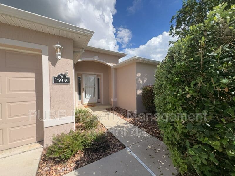 Ocala House: 15939 SW 14th Avenue Rd