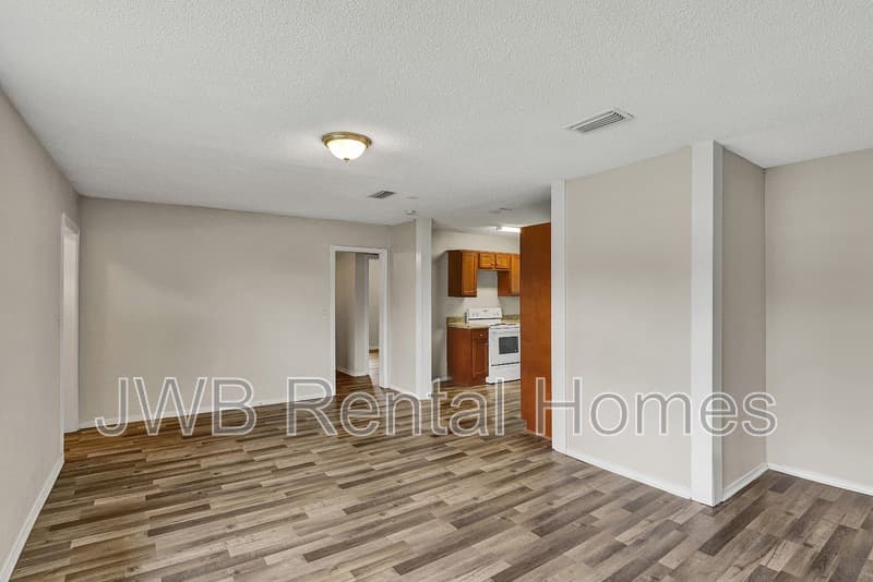 Jacksonville House: 1288 28th St W