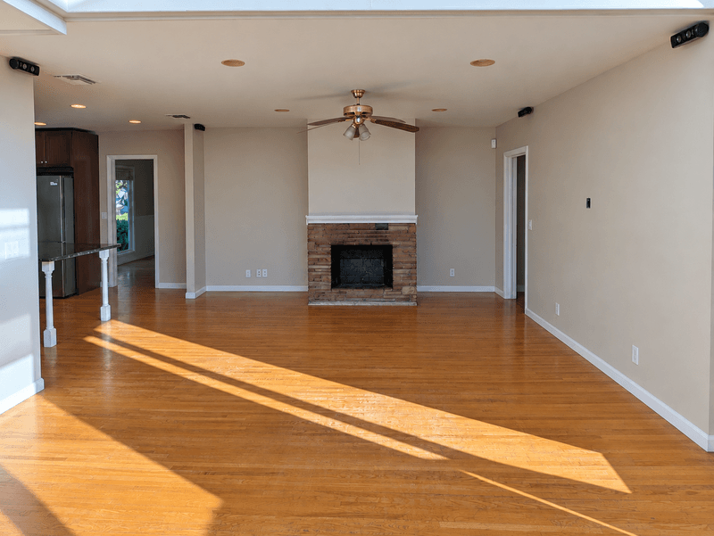 Montrose House: 2274 Luana Lane