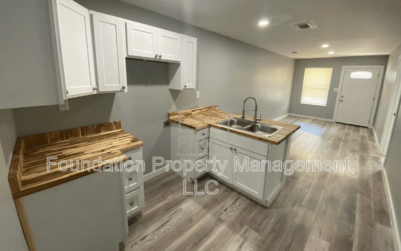 Memphis House: 1378 Eloise Road