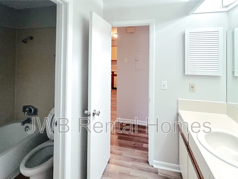 Jacksonville Townhome: 8342 Derbyshire Pl