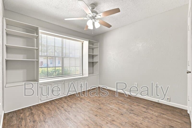 Dallas House: 10324 Whitingham Drive