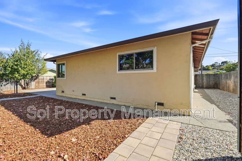 San Rafael House: 600 Tarragon Drive