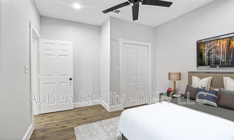 Denison House: 516 E Heron Street